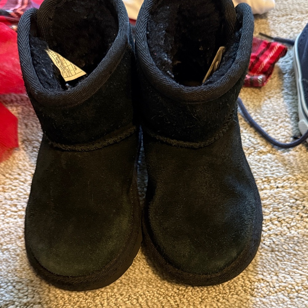 UGG Black Kids Bootie toddler size 7 - Picture 3 of 4